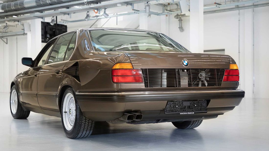 BMW:s galna monsterbil Goldfisch V16 till Sverige | Carup.se