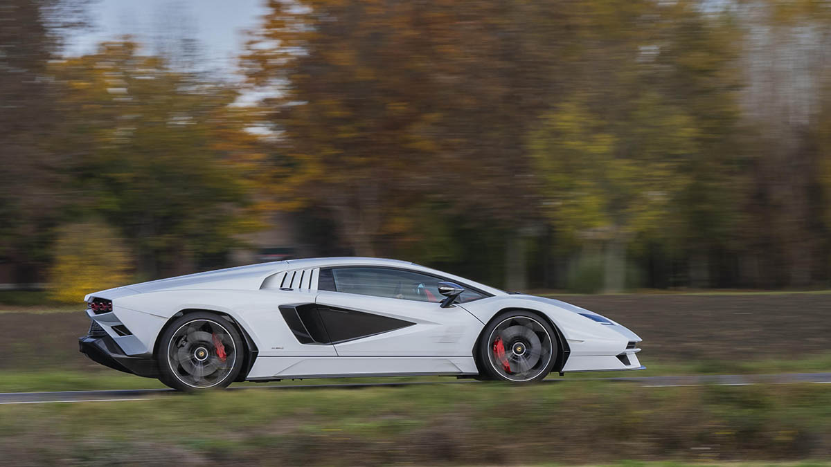 Jeremy Clarkson hyllar nytolkningen av Countach Carup.se