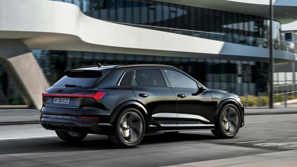 Premiär: Audis största el-SUV får nytt namn och 60 mils räckvidd | Carup.se