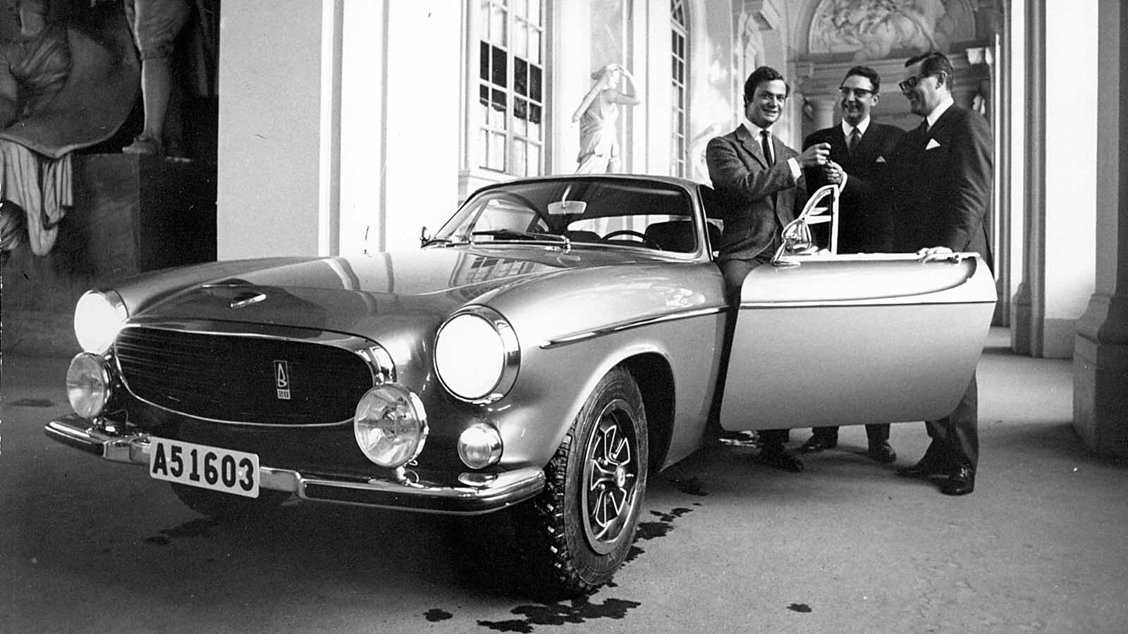 Efter 53 år: Idag kör kungen sin Volvo P1800 igen | Carup.se