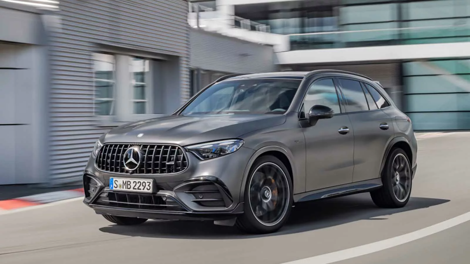 Nya Mercedes AMG GLC 63 får otroligt många hästkrafter | Carup.se