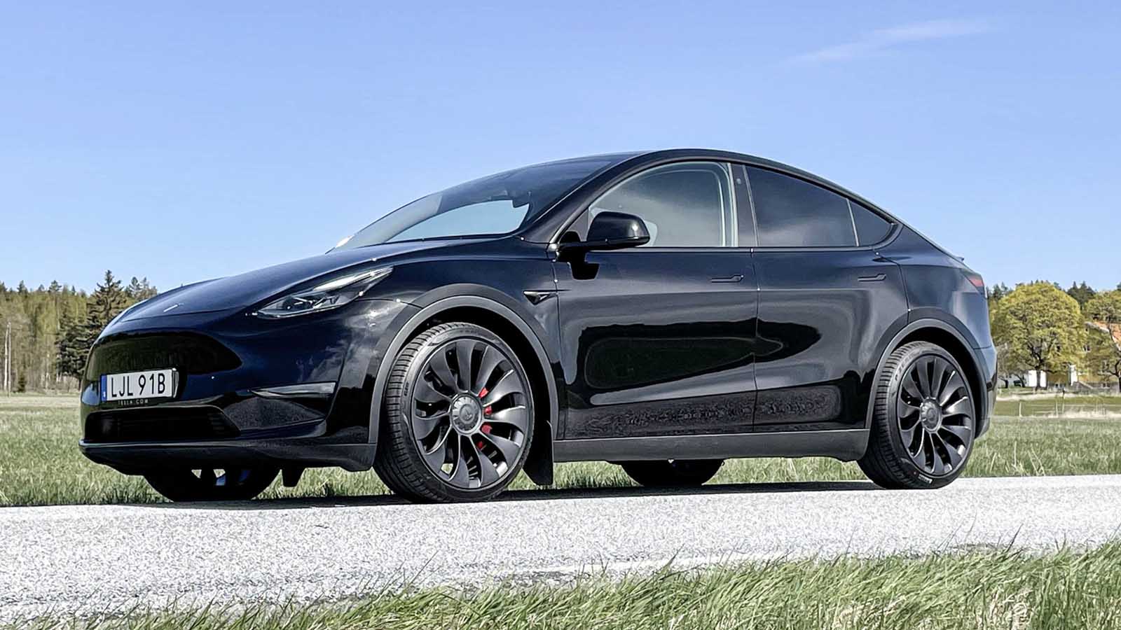 Teslas knock: Så drar Model Y ifrån i Sverige | Carup.se