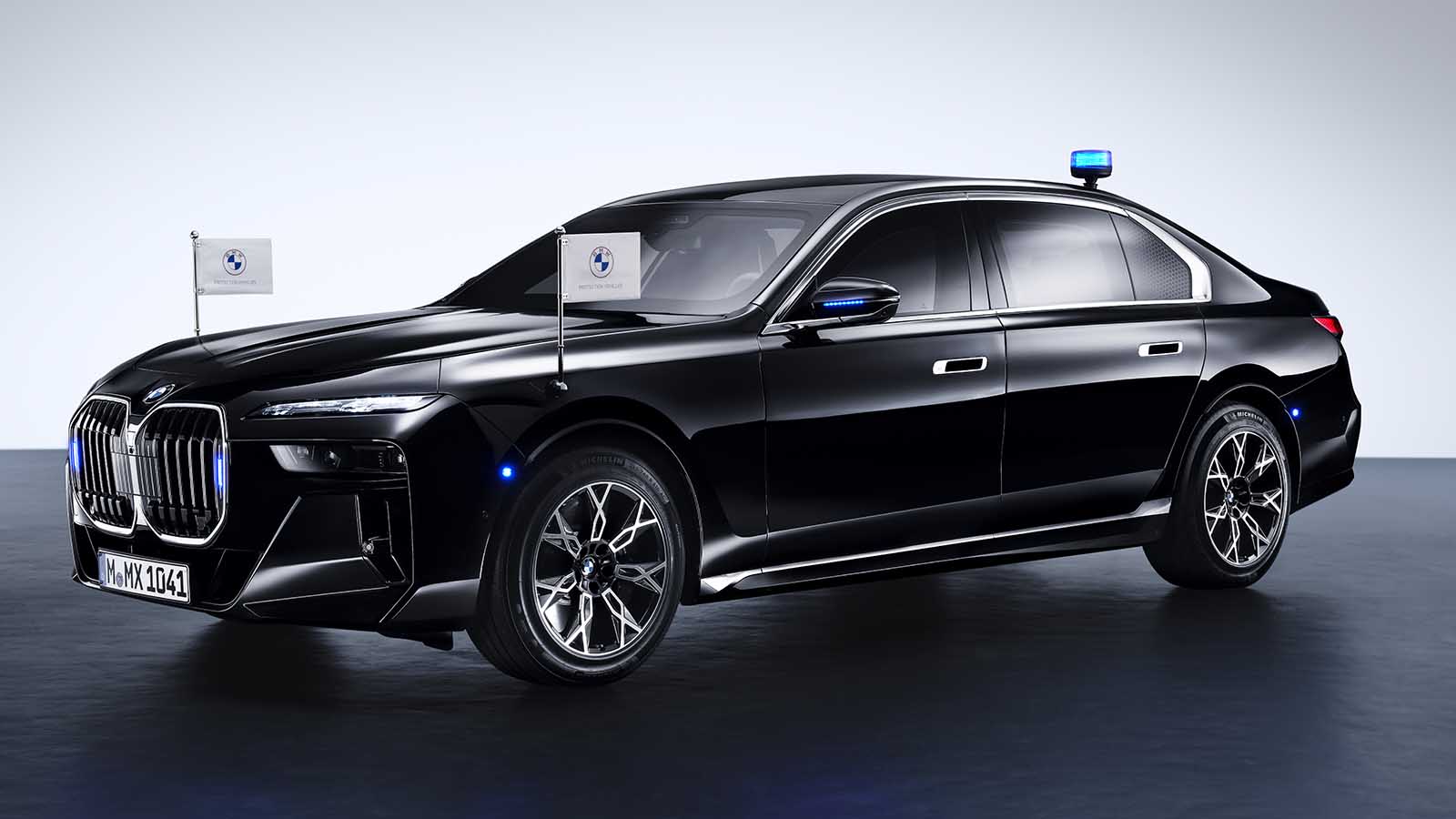 Första skottsäkra elbilen – BMW i7 är tung och slö | Carup.se