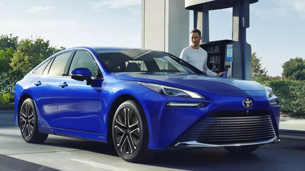 Gratis vätgas i sex år till köpare av Toyota Mirai
