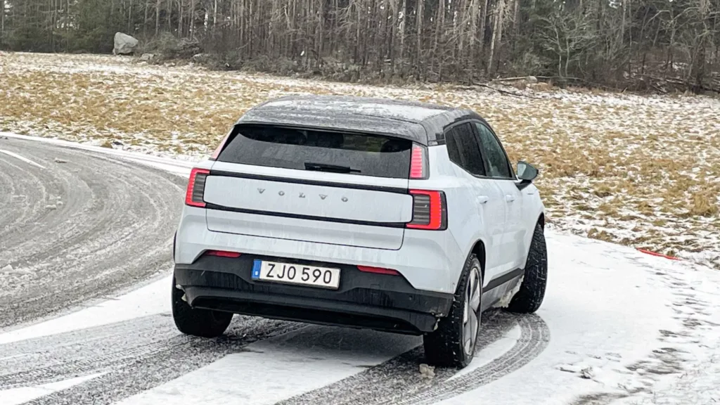 Svenska köpare snuvas på Volvos billigaste elbil