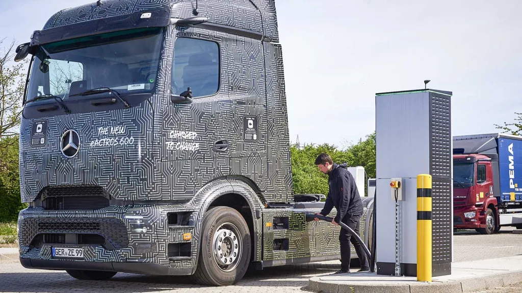 Mercedes laddar med 1000 kW: ”Ingenjörskonst”