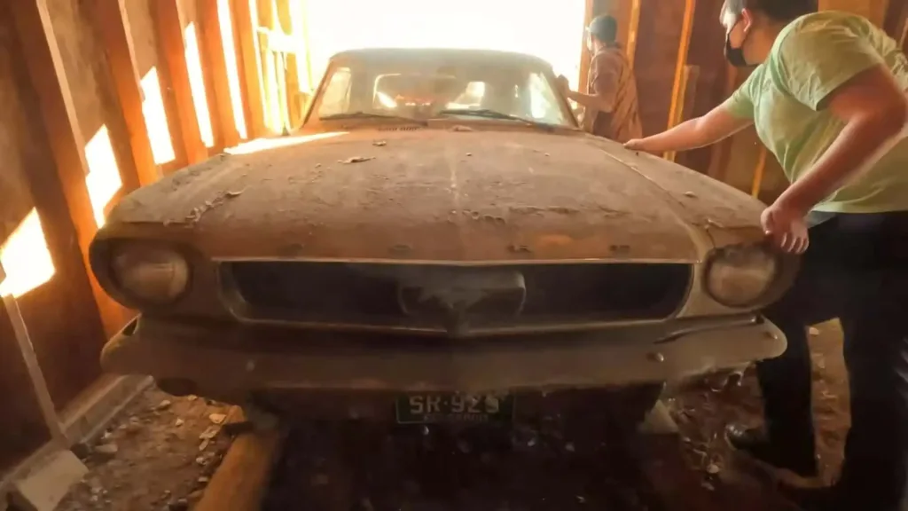 Tvingas riva ladan för att få ut ärvd Mustang