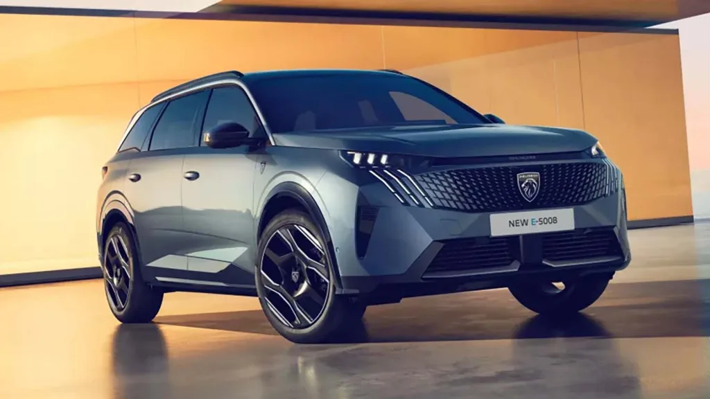 Första testerna: Så praktisk är elbilen Peugeot E-5008