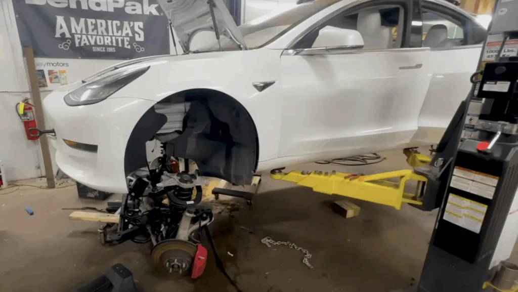Förvandlar en slö Tesla på 20 minuter: ”Monster”