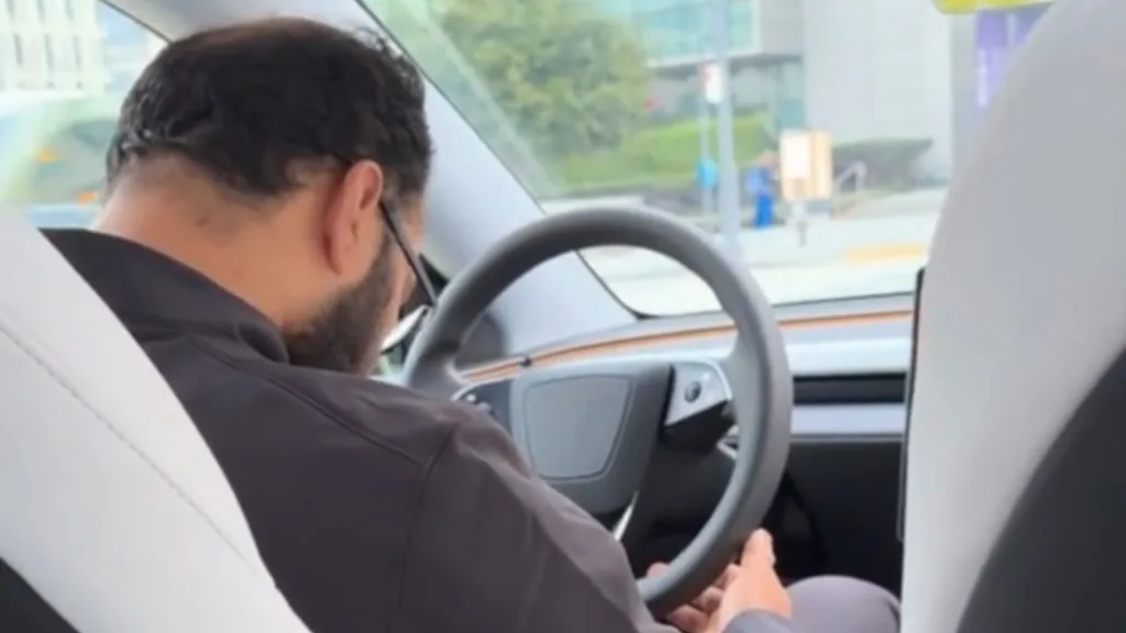 Chocken: Här somnar Teslas säkerhetsförare