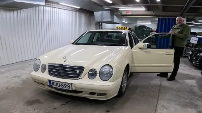 Taxi Mercedes Benz