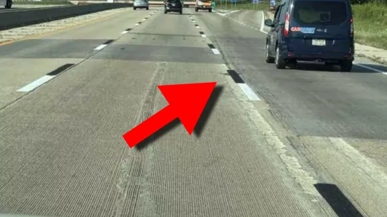 Svarta linjer motorväg