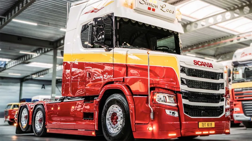 Unik Scania – med lång huv: ”En stor maskin”