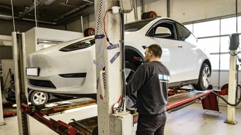 Tesla Model Y besiktning