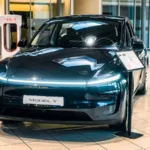 Tesla Model Y bilhall