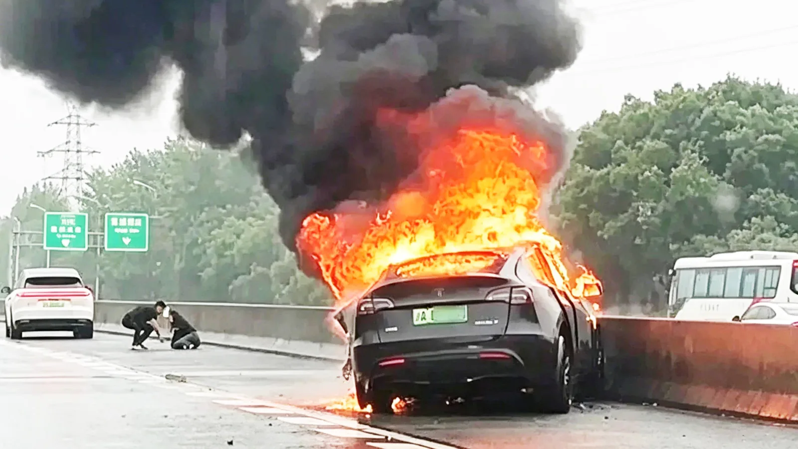 Olyckan med Tesla utnyttjas av konkurrerande bilmärke