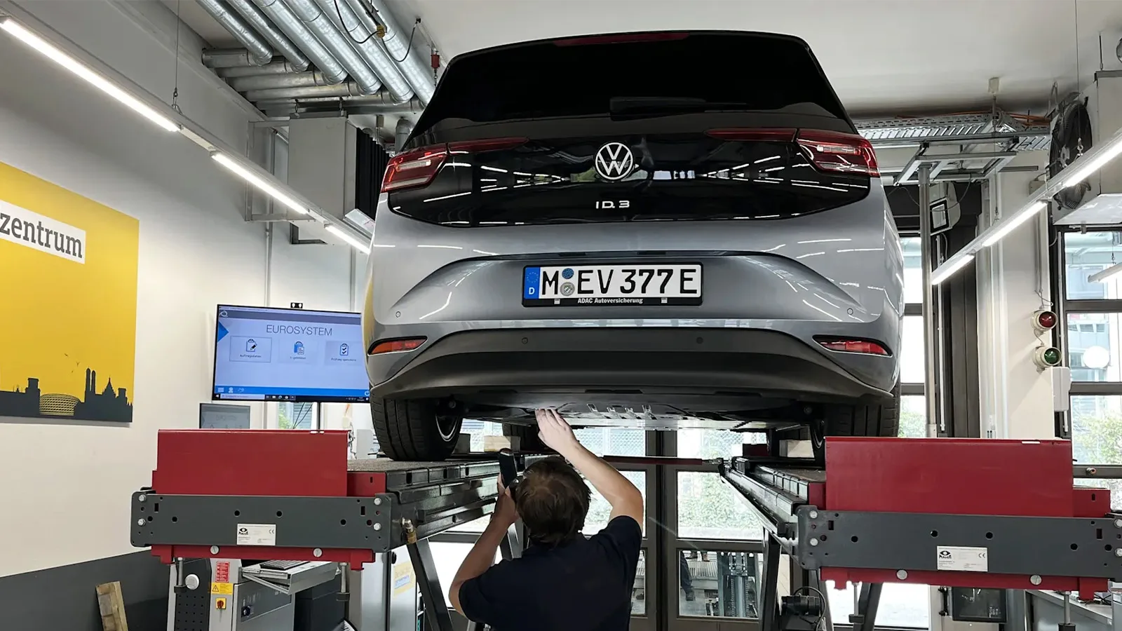 Elbil kördes stenhårt i 22 000 mil: Upptäckten i batteriet